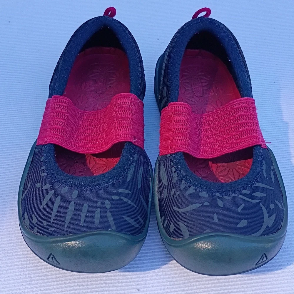 Keen durable toddler