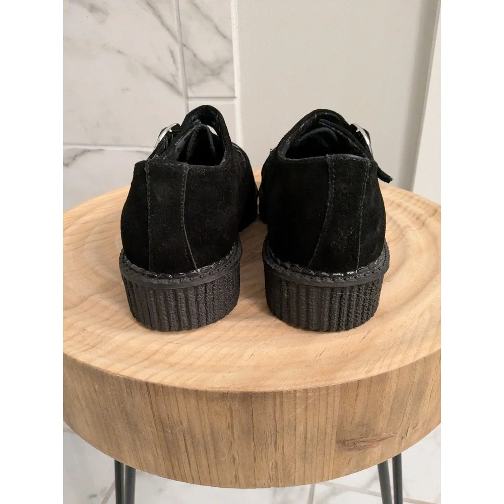 T.U.K stylish pair