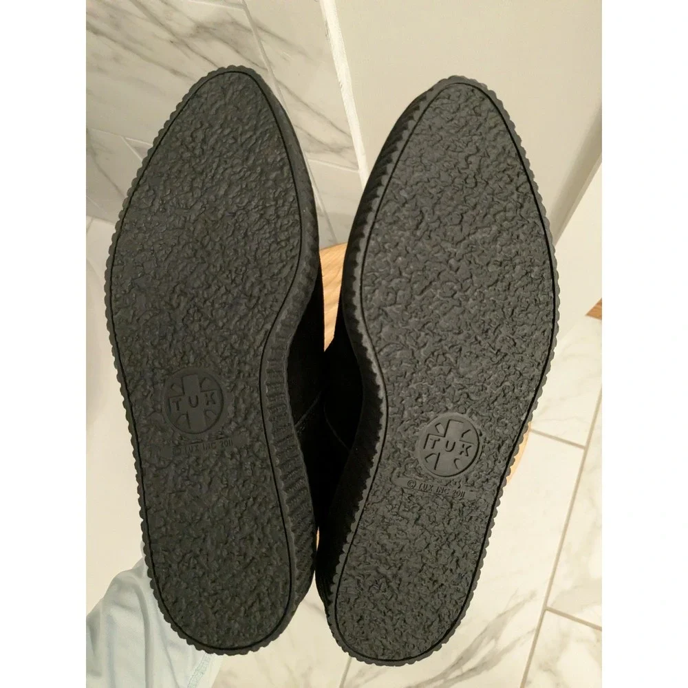 T.U.K stylish pair