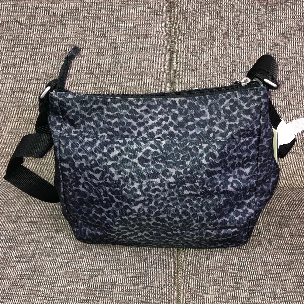 Baggallini compact yet