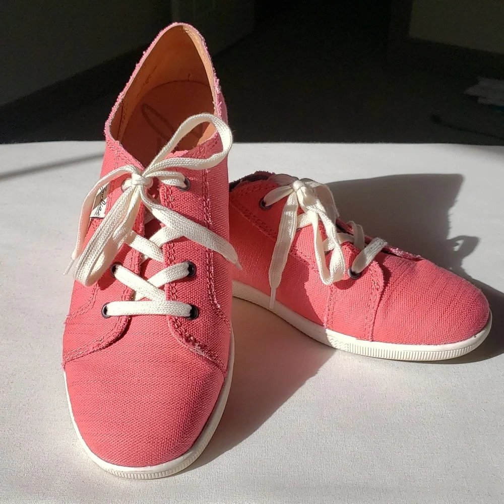 Women's size 10 Zodiac coral casual sneakers Shoes. Worn once