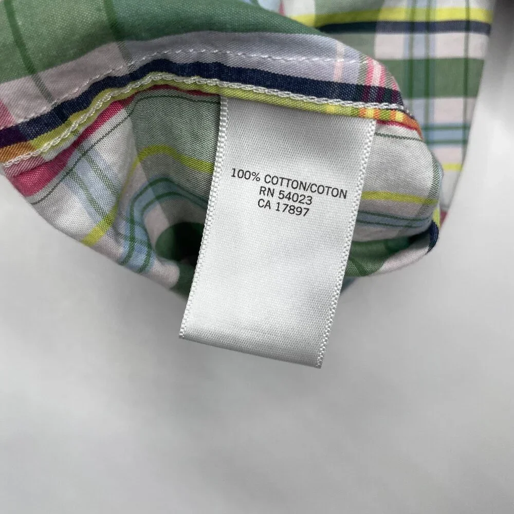 Banana Republic features this