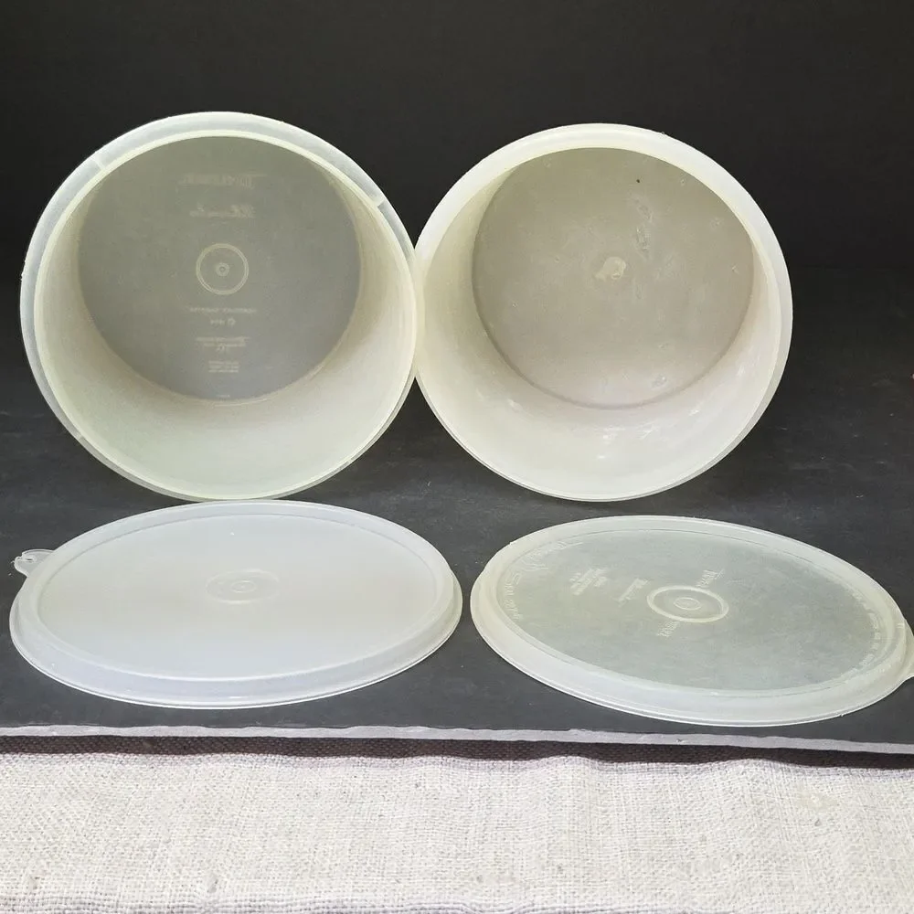 Tupperware vintage round