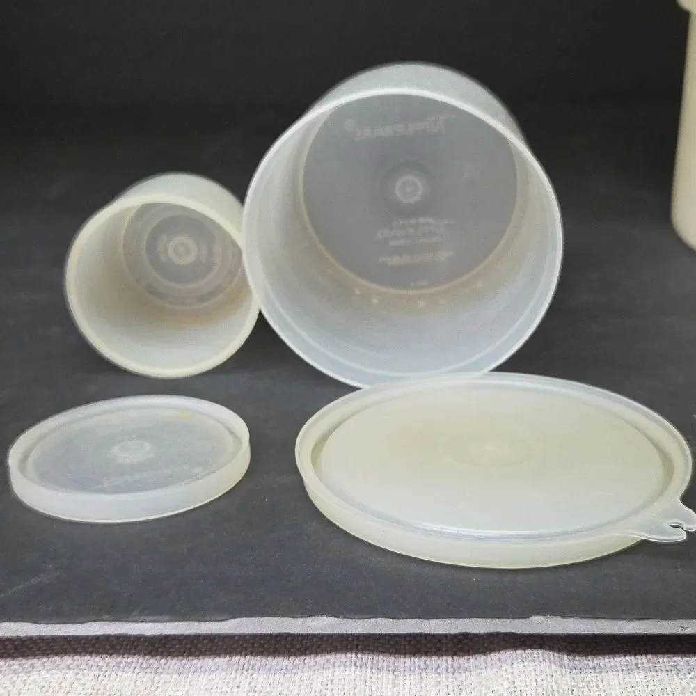 Tupperware vintage round