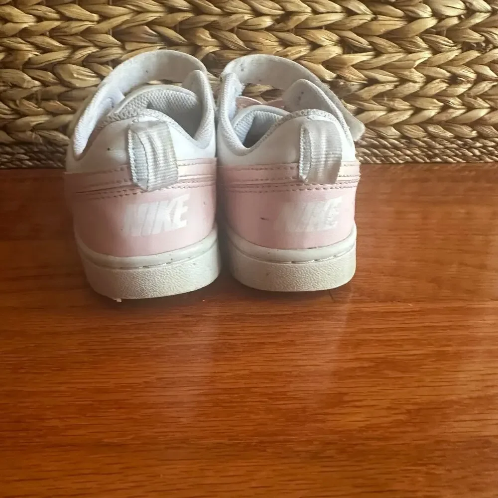 Nike kids court