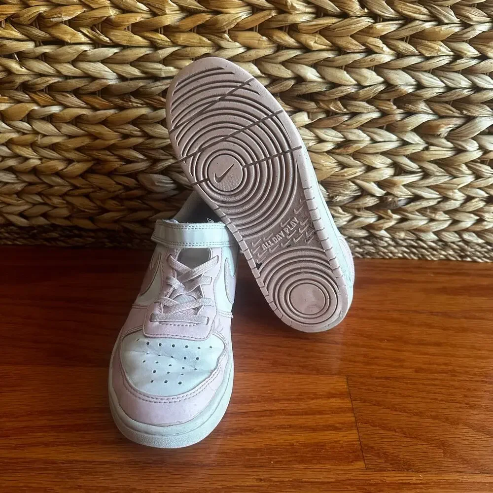 Nike kids court