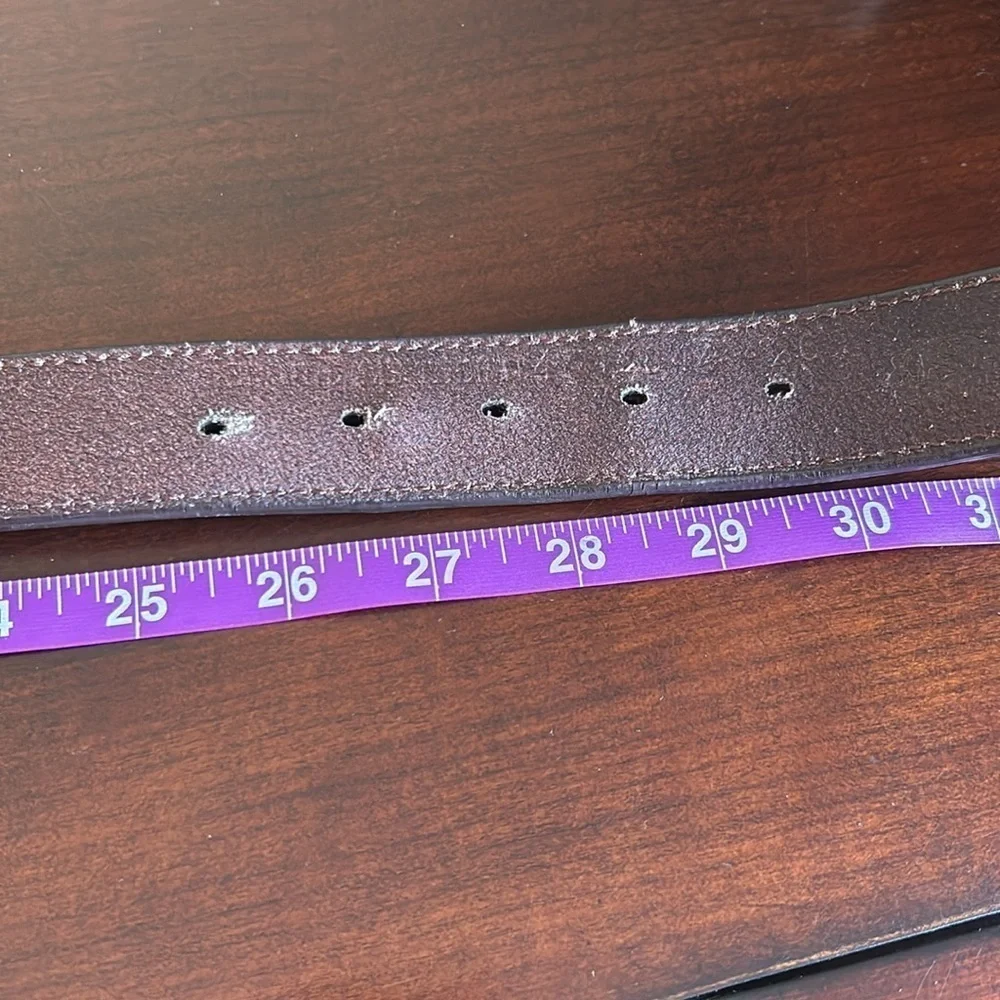 Nacona Texas long horn on buckle with  barb wire stitching youth unisex sz 26”