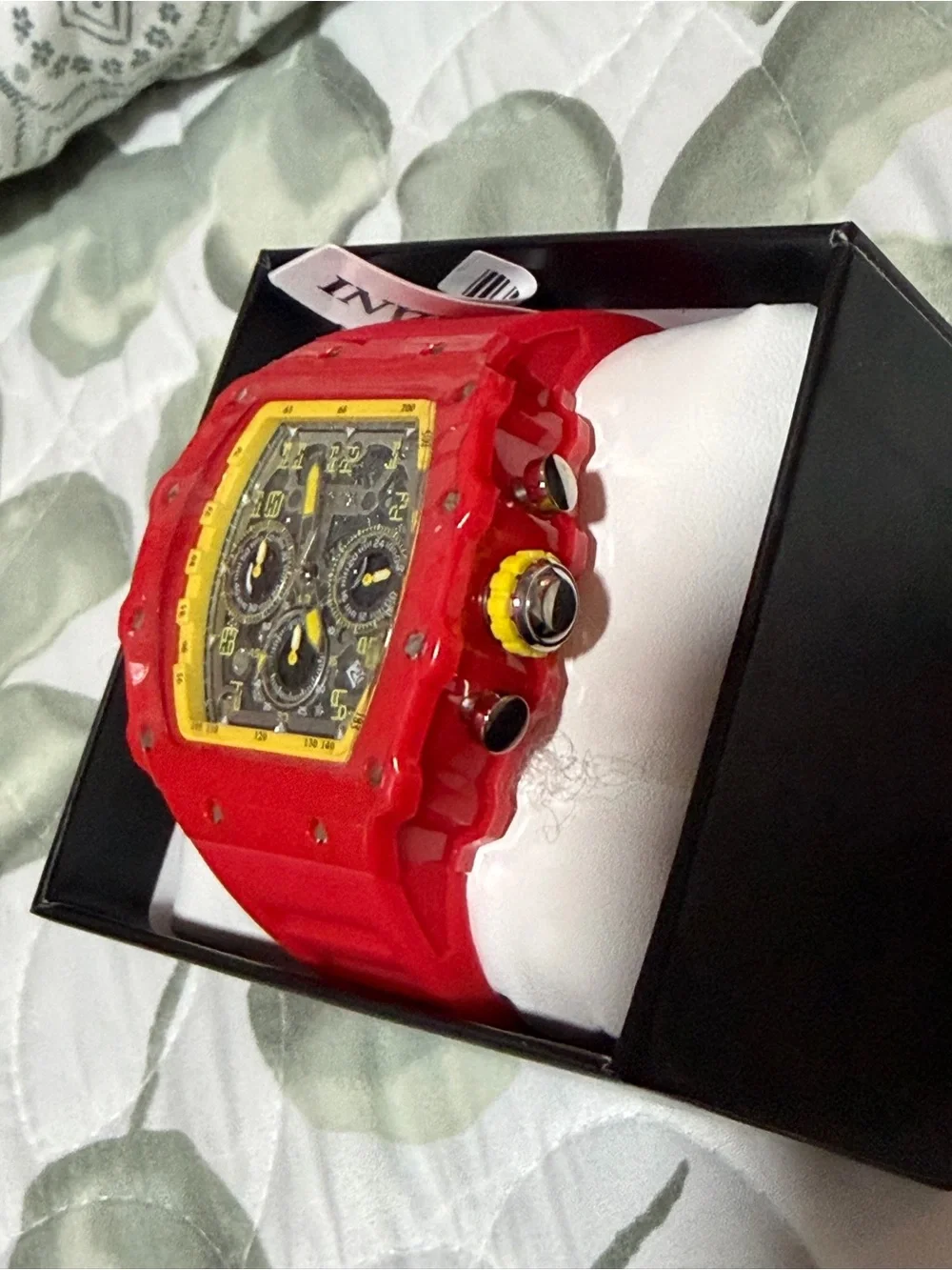 Invicta bold red