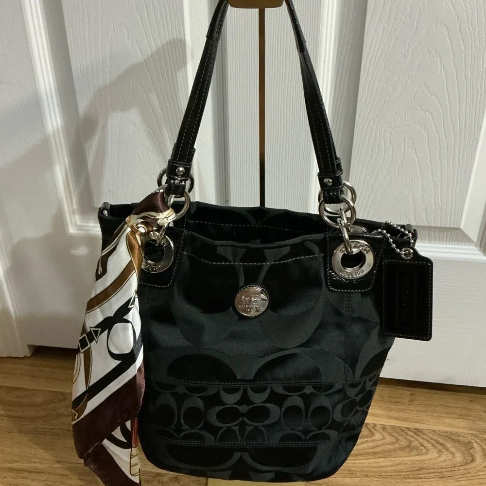 Coach chic black
