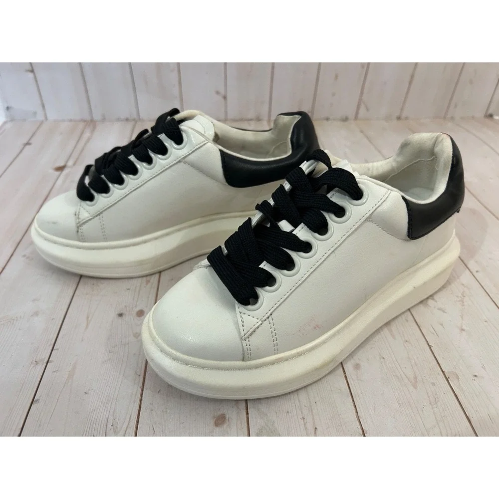 Steve Madden low closure