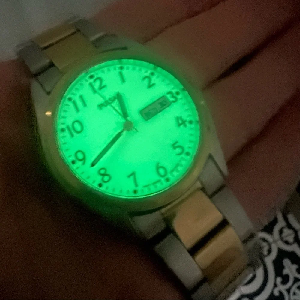 Pulsar mens two-toned glow in the dark dial dress watch NEW BATTERY
