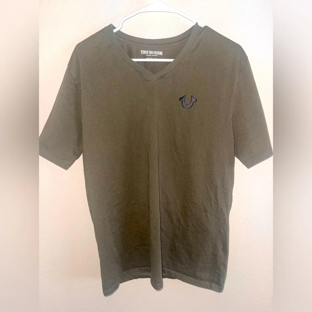 True Religion Mens V Neck Army Green T-Shirt size XL‎