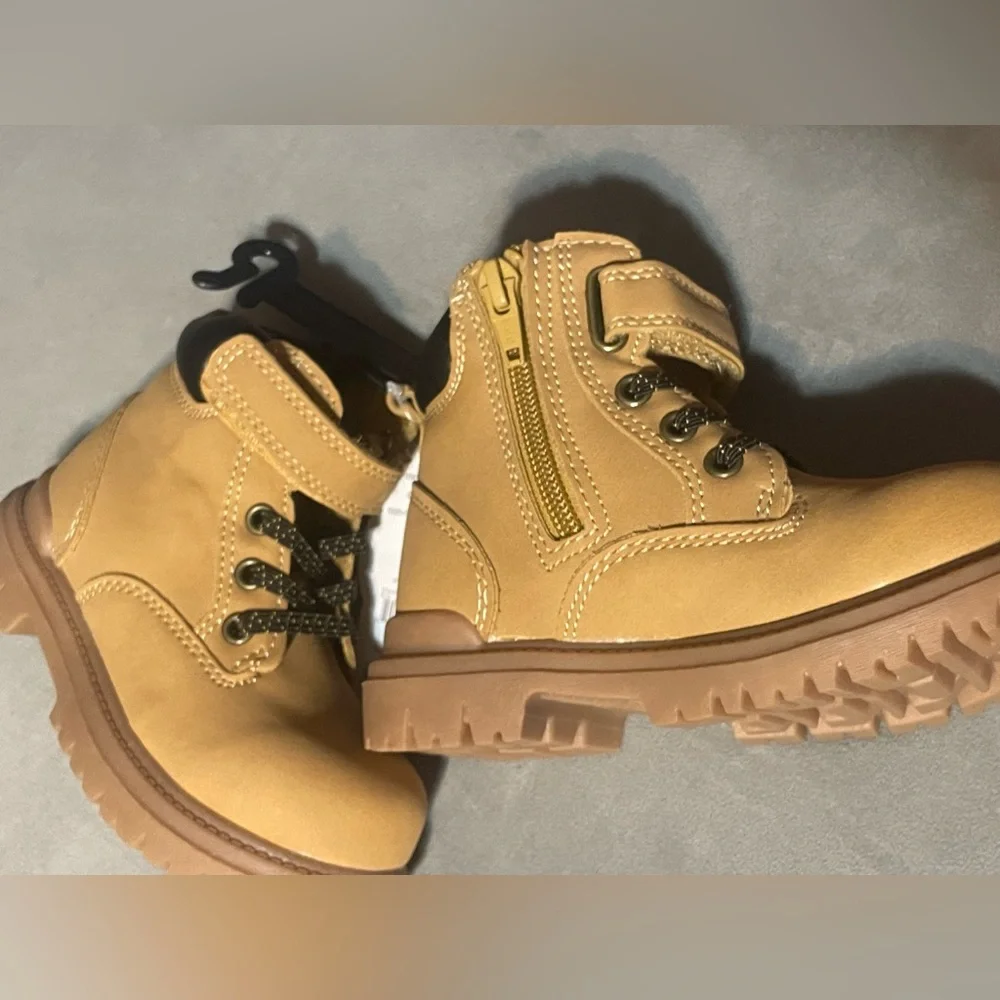 NWT Wonder Nation Tucker Toddler Boys Wheat Hiking Boots Size 8 Memory Foam