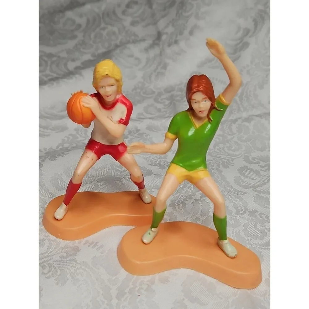 Wilton Cake Topper‎ GIRLS BASKETBALL Players 5.5
