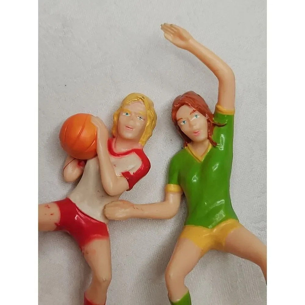 Wilton Cake Topper‎ GIRLS BASKETBALL Players 5.5