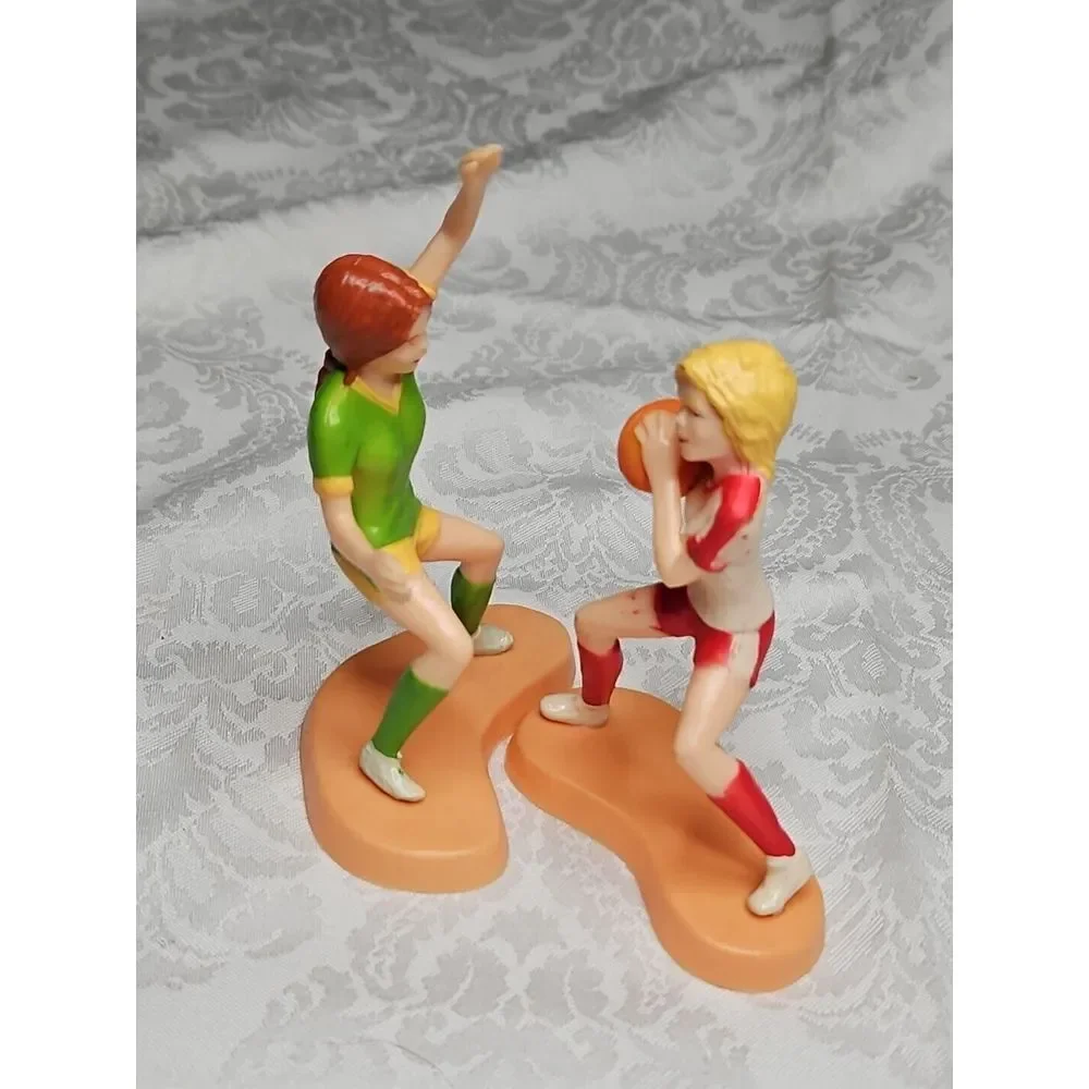 Wilton Cake Topper‎ GIRLS BASKETBALL Players 5.5