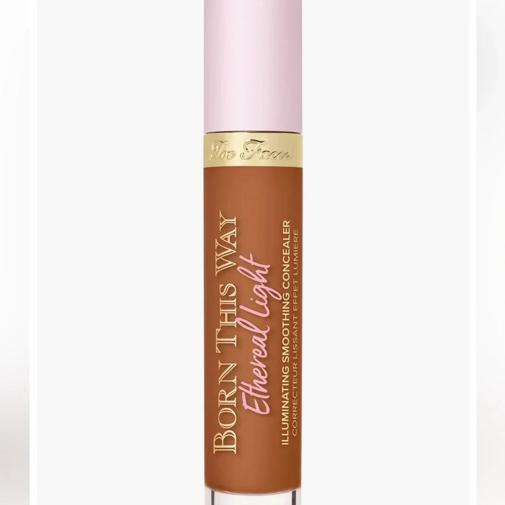 Too Faced corner lightweight moisture