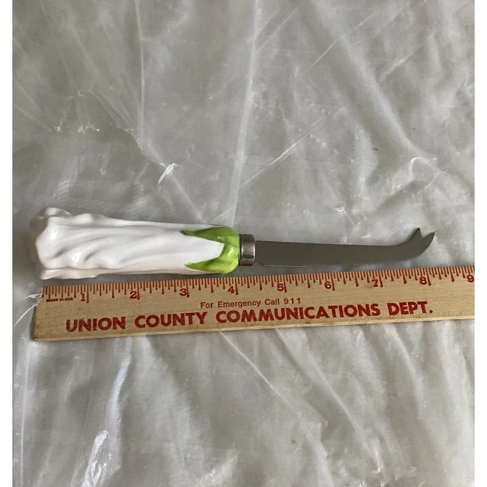 Unbranded hold blades