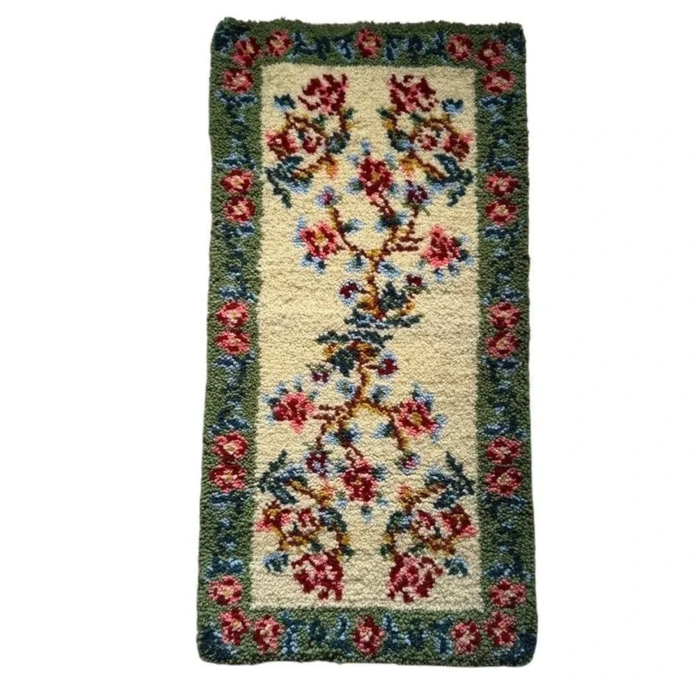 Vintage Floral Latch Hook Wool Rug Wall Hanging Rectangular 22