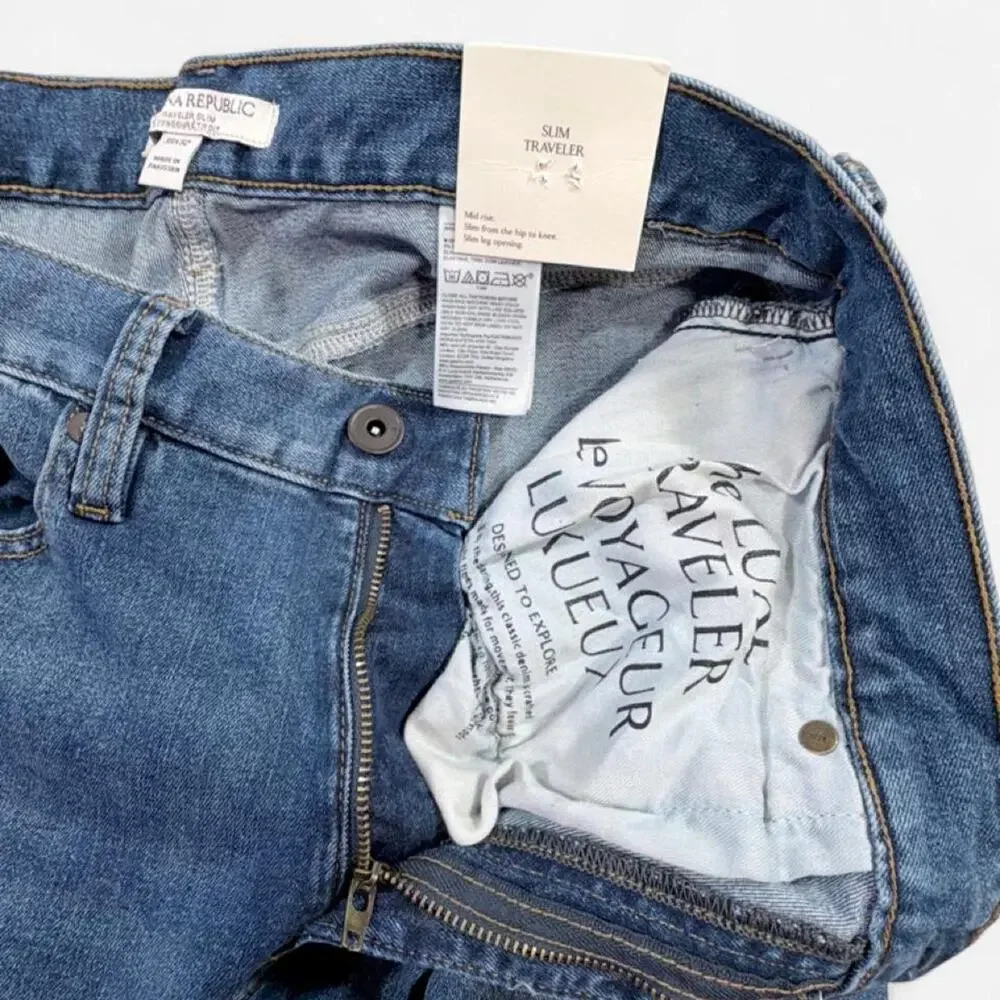 Banana Republic Mens Slim Traveler Jeans NWT 33x32 Stretch Denim Medium Wash.