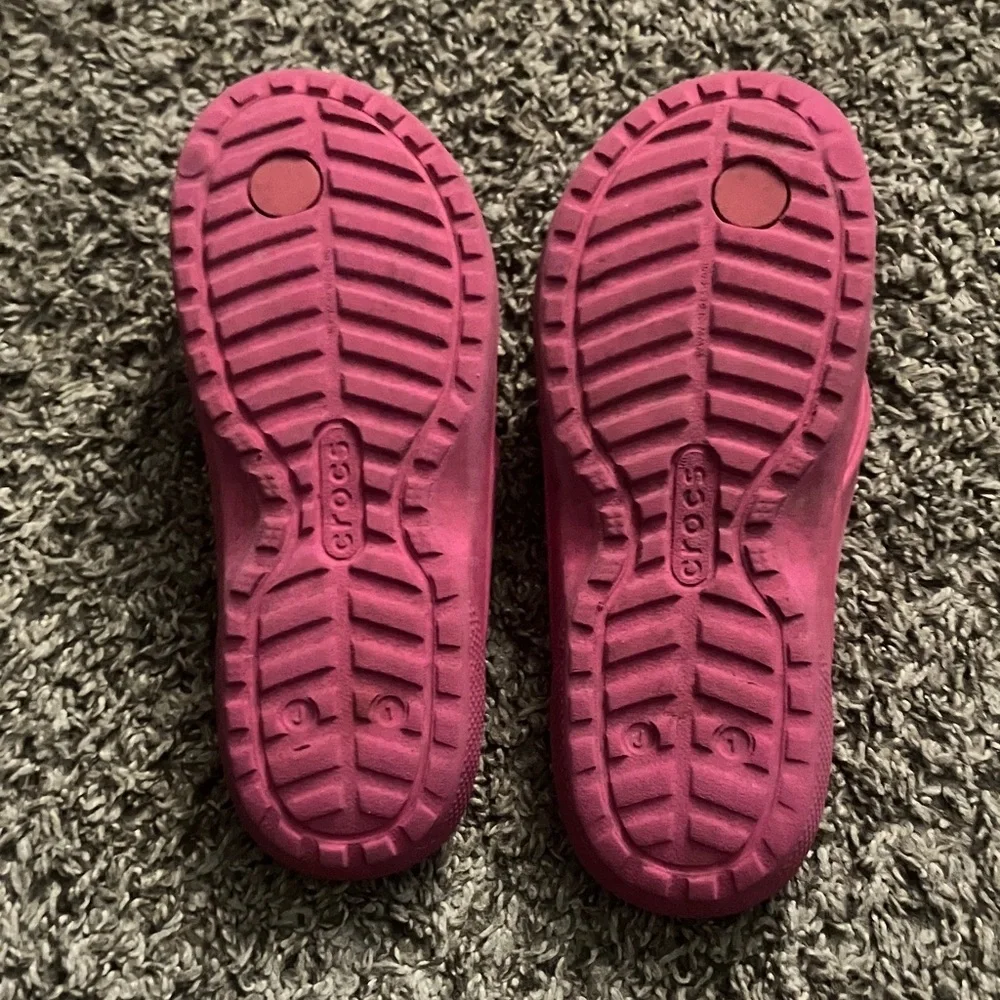 CROCS bright pink
