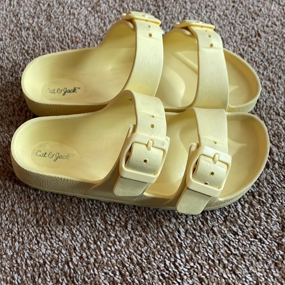 Cat & Jack Yellow slip on footbed sandals 13