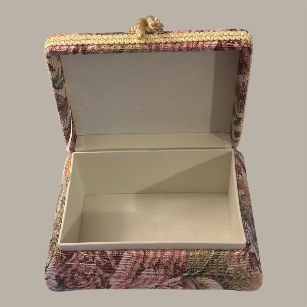 Sewing Crafts Basket‎ Tapestry Look Cushion Top Gold Braid Trim Tassel Brand NEW