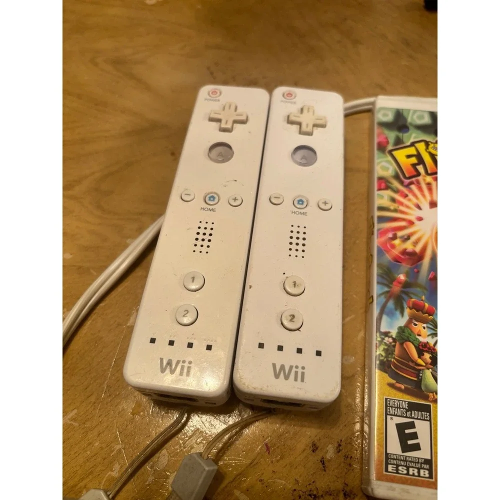 Nintendo Wii Console bundle + 5 games w  2 remotes 3 nunchucks wires and charger