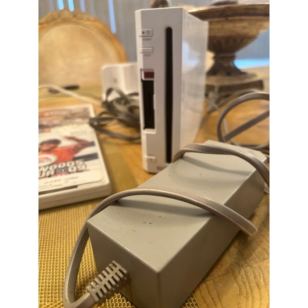 Nintendo Wii Console bundle + 5 games w  2 remotes 3 nunchucks wires and charger