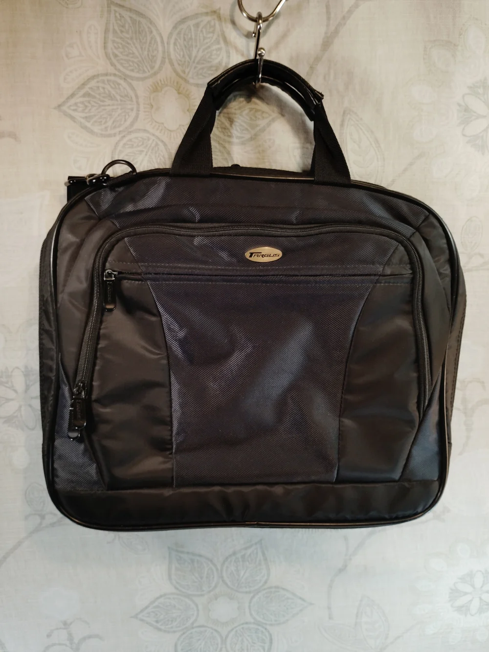 Targus  4 sections Black Laptop/Messenger/Briefcase, Travel Bag