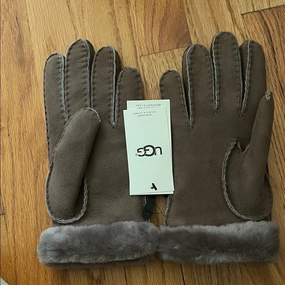 UGG stylish gloves