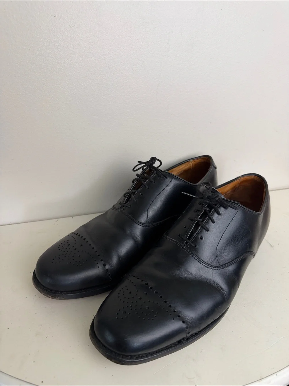 (2247) Allen Edmonds Black Leather Cap-Toe Derby Oxfords, Size: 10