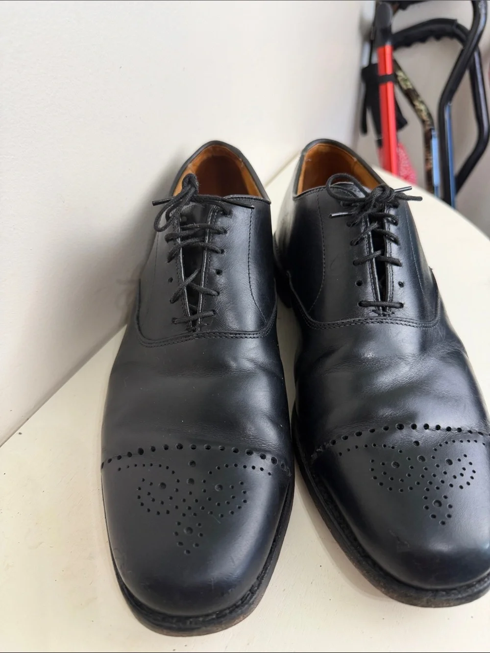 (2247) Allen Edmonds Black Leather Cap-Toe Derby Oxfords, Size: 10