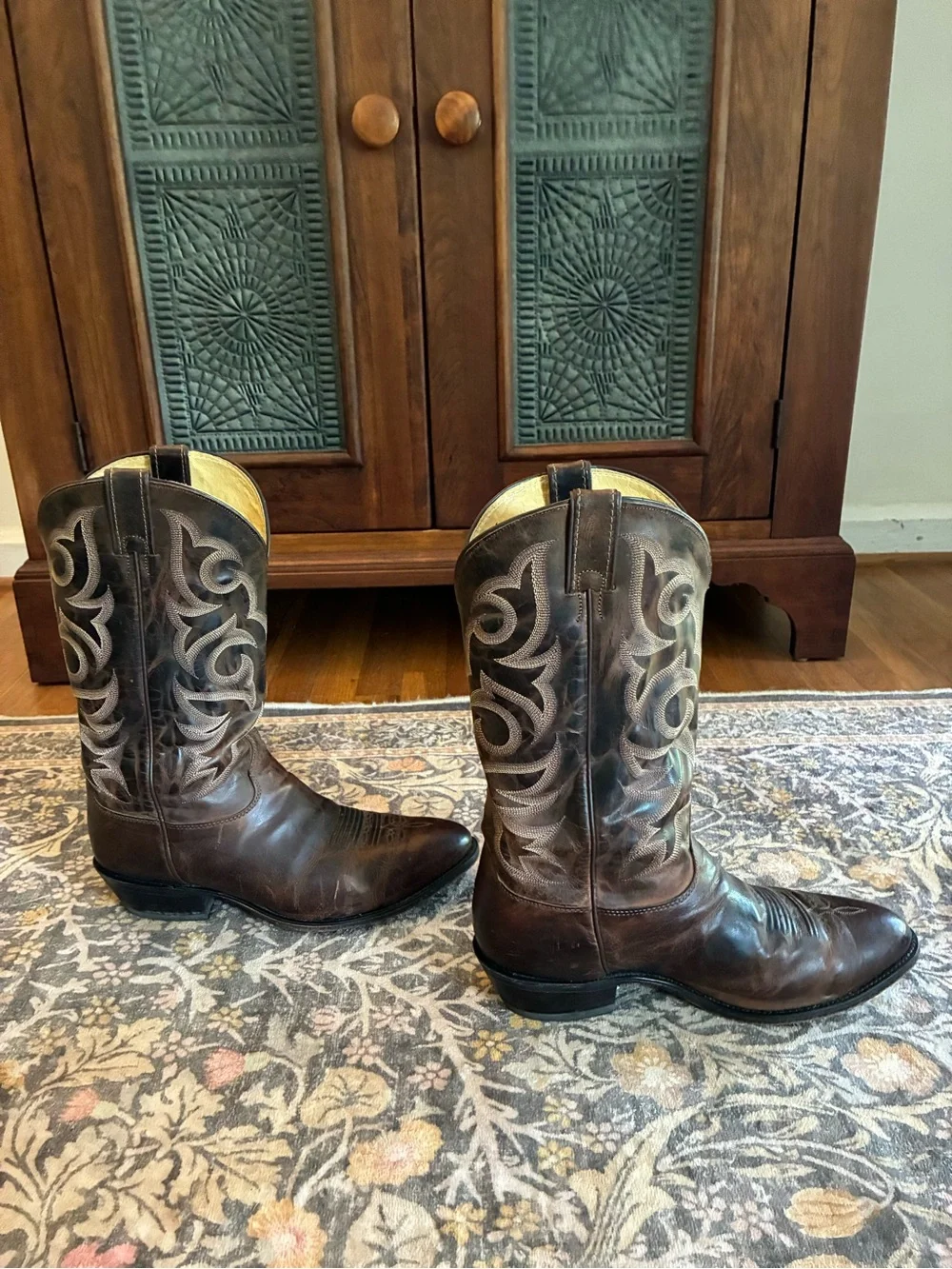 Justin Boots ranching traditional boots