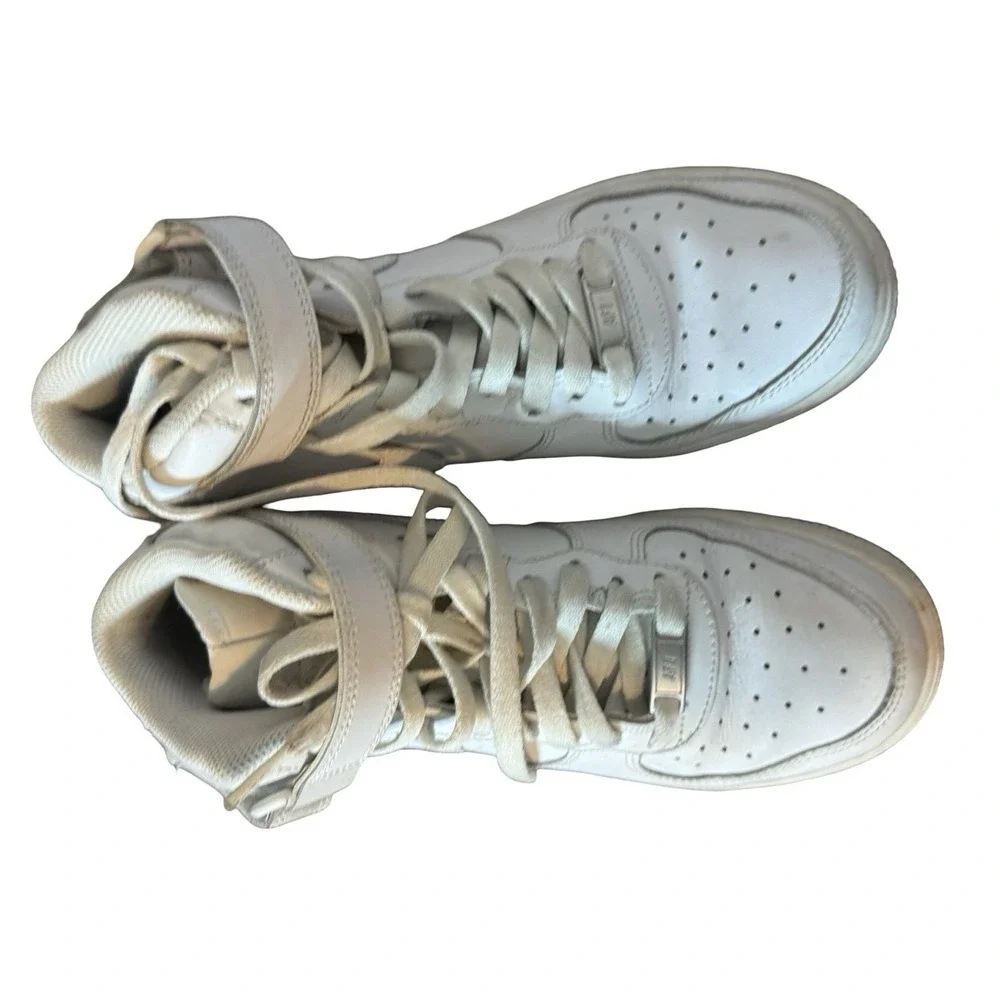 Nike sneakers white