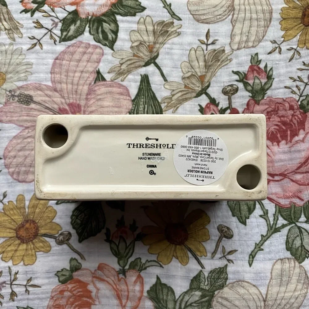 Threshold cream geometrical