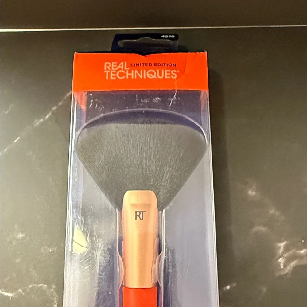 Real Techniques everyday glow fan