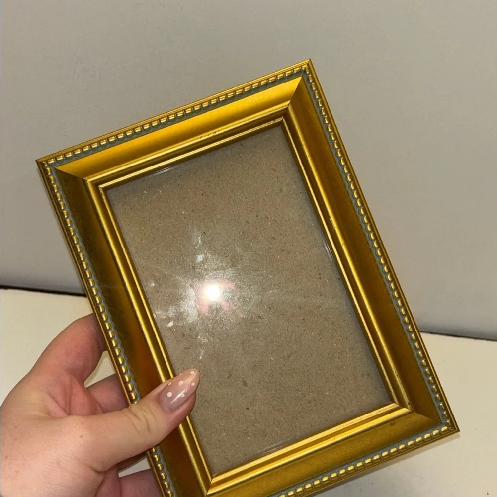 N/A gold color