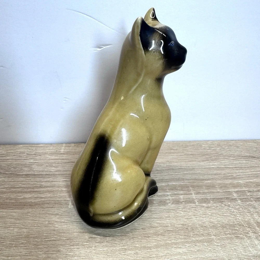 The Unbranded Brand vintage ceramic