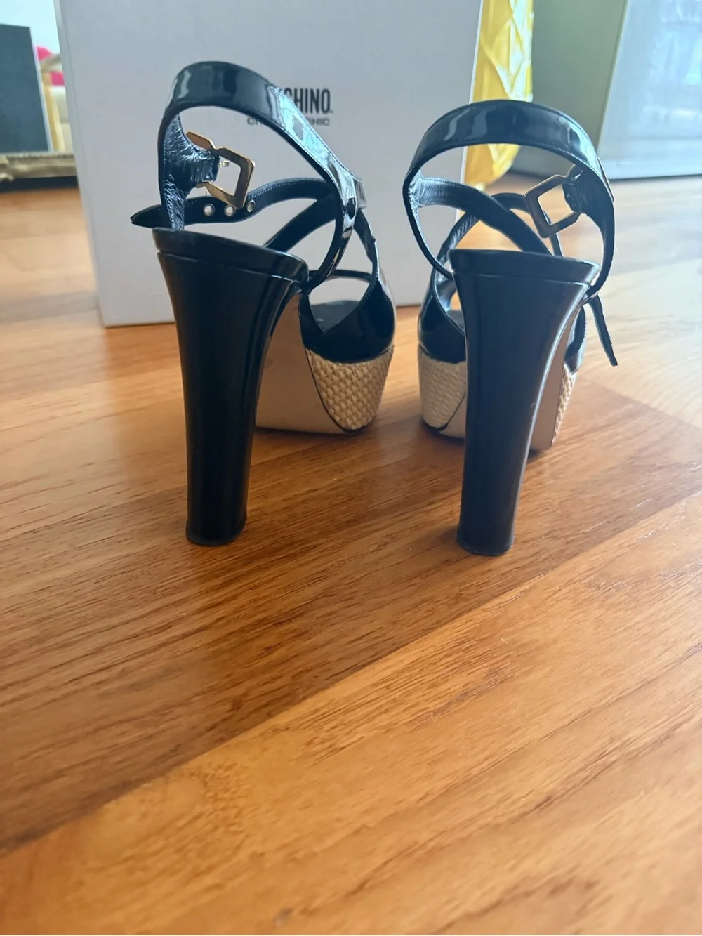Moschino wear gold heel