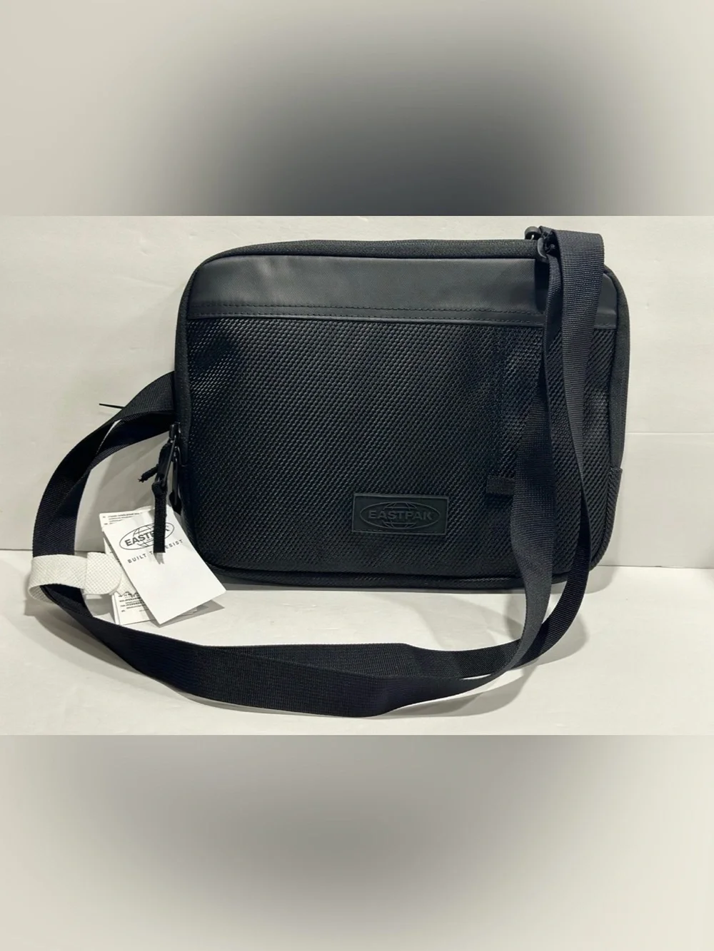 Eastpak Ivon 96Q Cnnct. Black Crossbody /shoukder Bag