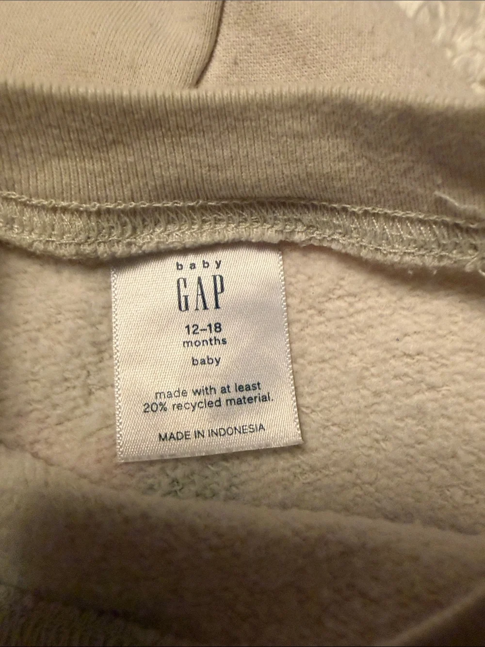GAP cream sweatshirt