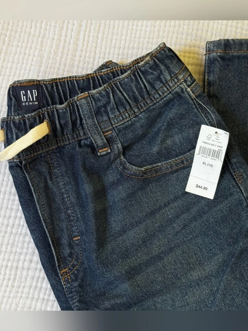 GAP sleek black