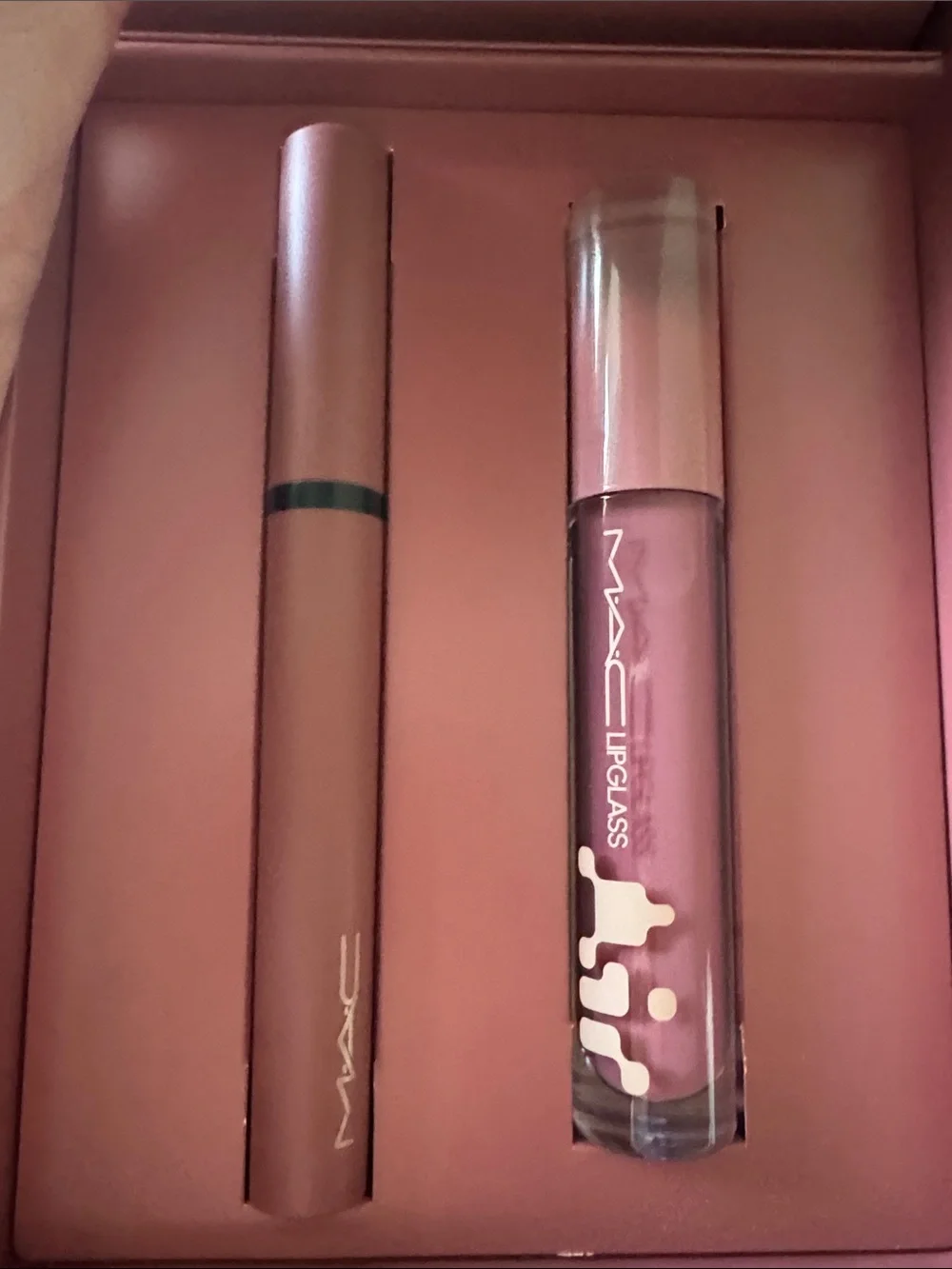 MAC Cosmetics presentation teddy comes