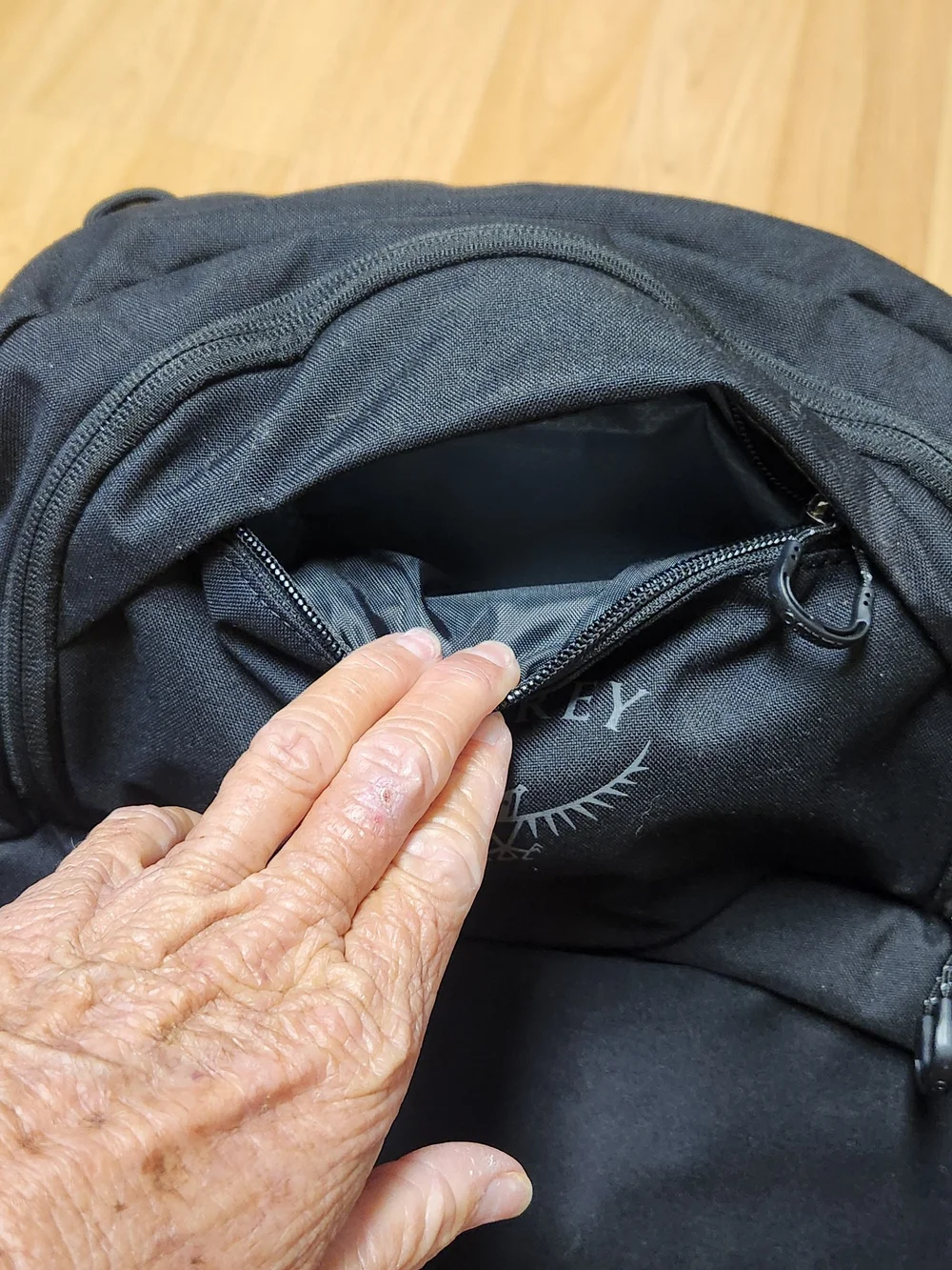 OSPREY Metron 24 Backpack in Black