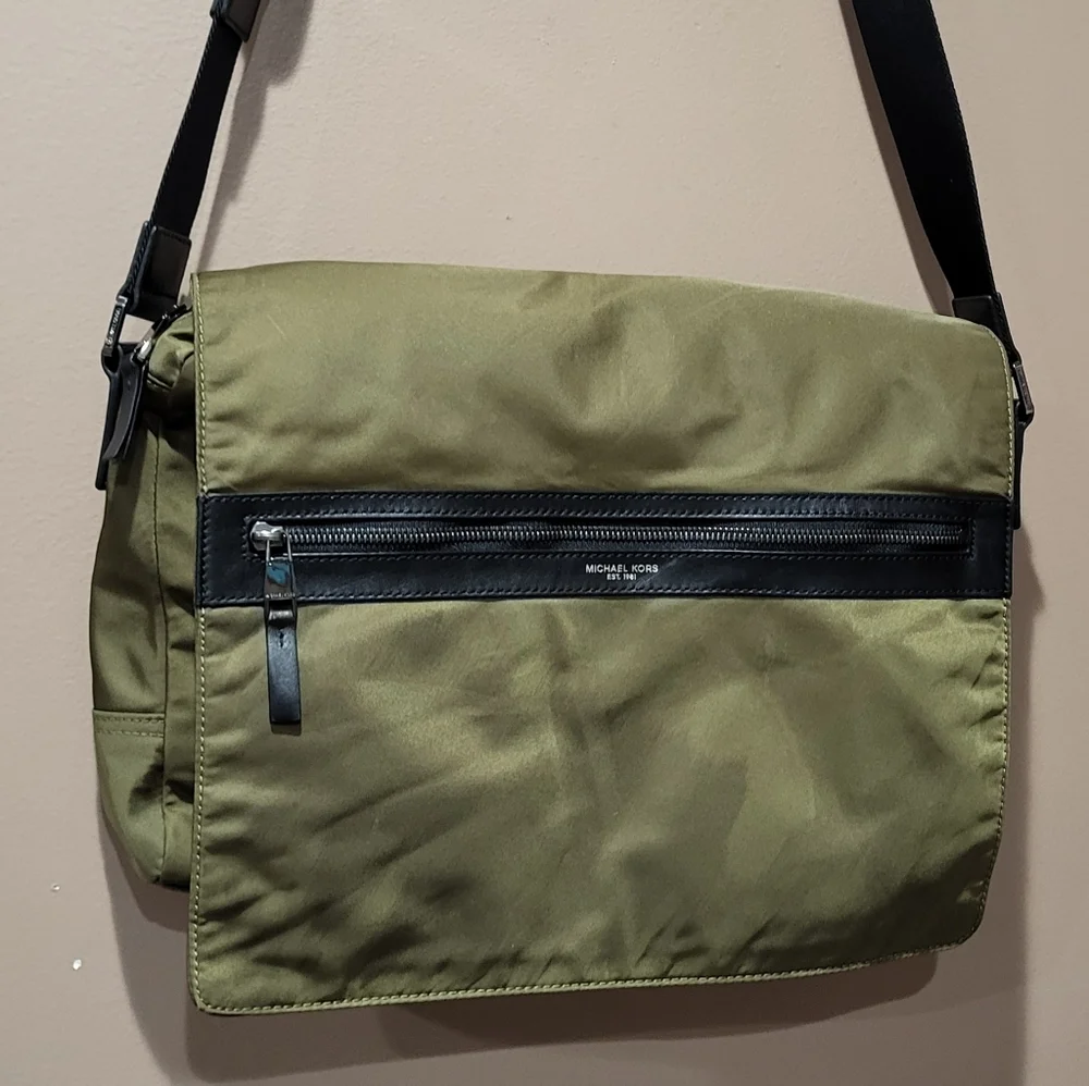 MICHAEL KORS KENT MK Messenger Shoulder Bag Military Army Green Nylon