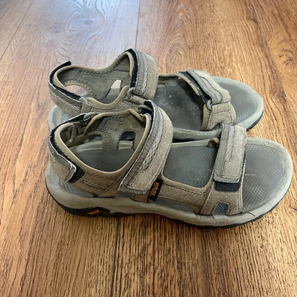 Teva Hudson Hiking Sandals Mens 8 Beige Suede Comfort Walking Shoes Adjustable
