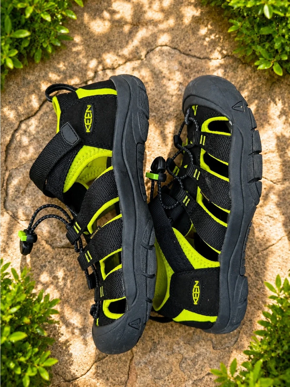 KEEN Newport H2 Kids Sandals Black Lime Green Water Shoes Big Kid Size 6