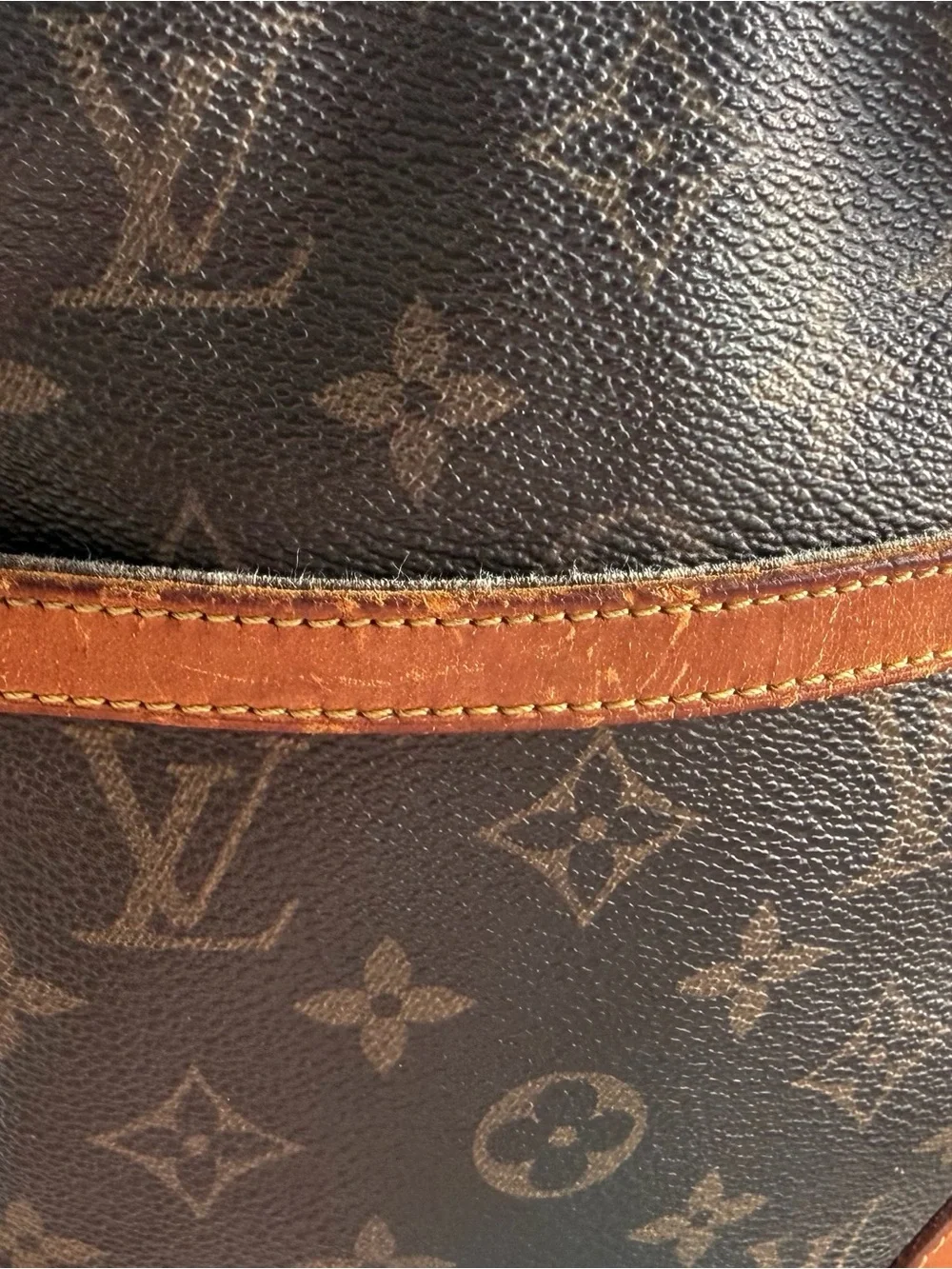 Louis Vuitton size approx