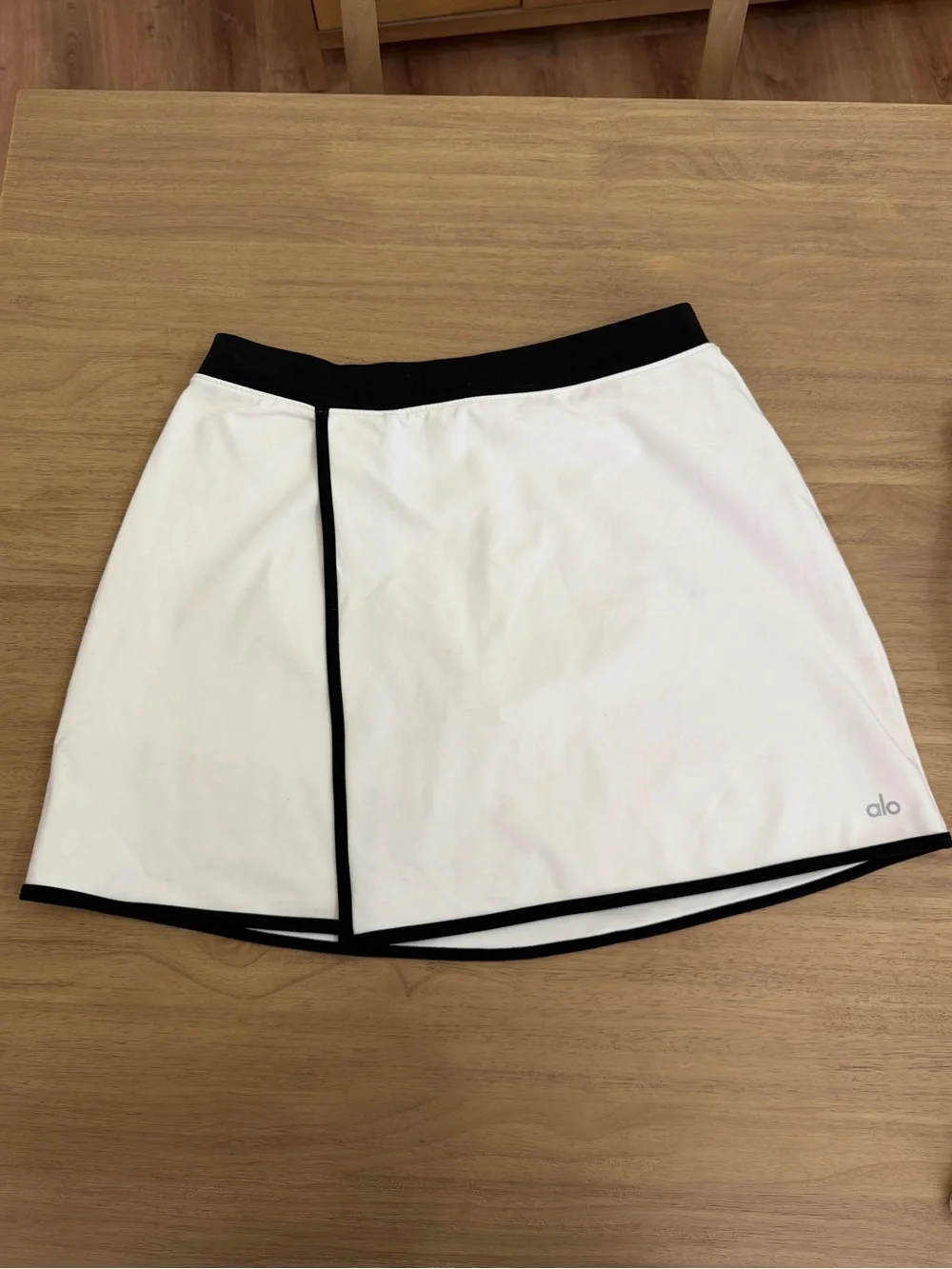 ALO Yoga Airbrush Streamlined Skirt Ivory / Black Large L